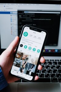 Illustration présentant les stories à la une sur Instagram.